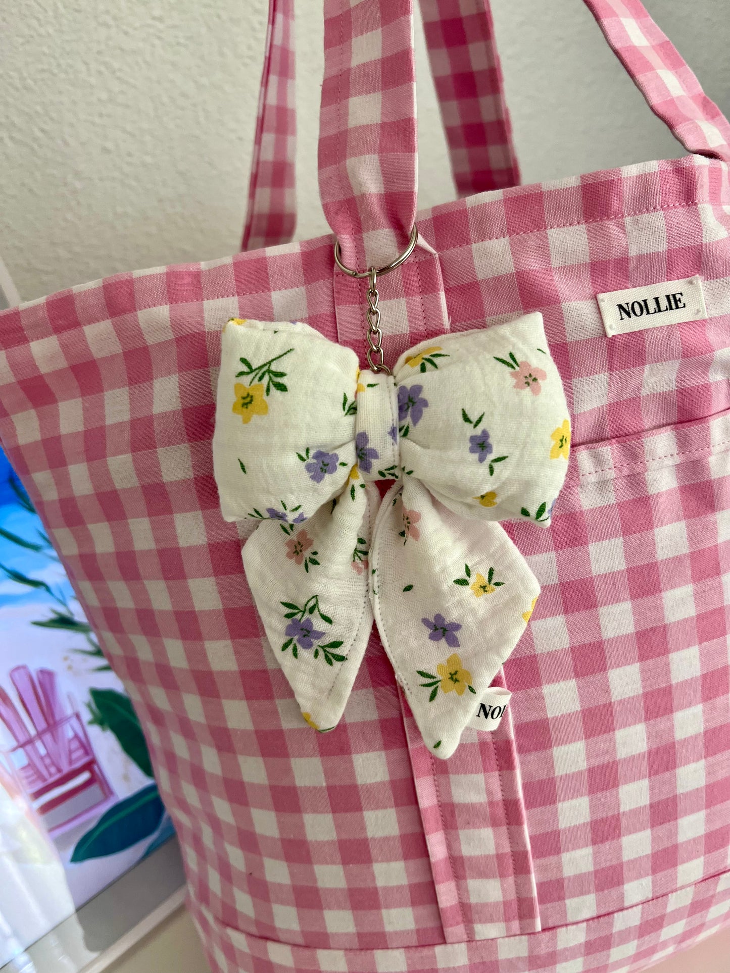 Bow Keychain Flower White