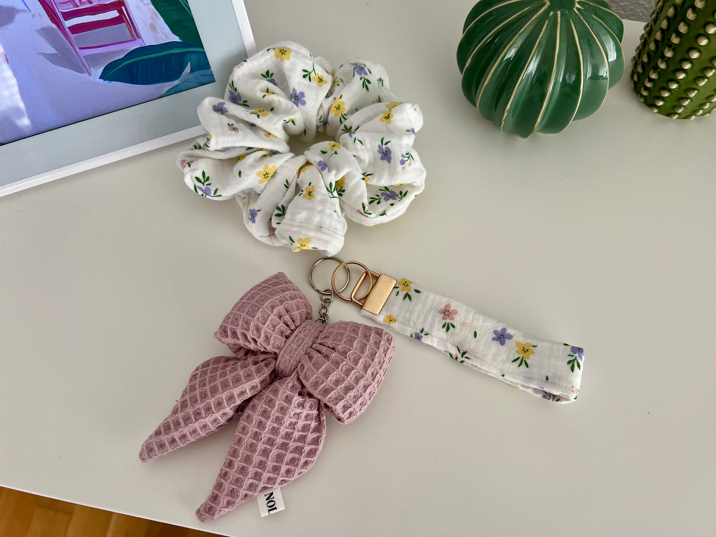 Wristlet Flower White