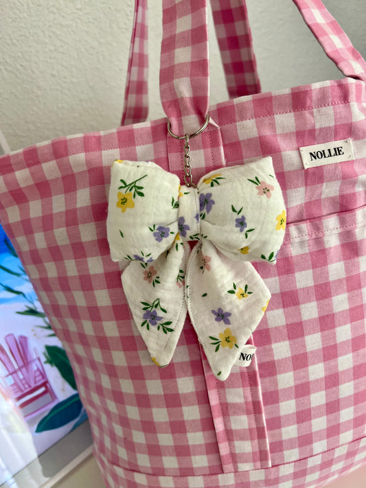 Bow Keychain Flower White