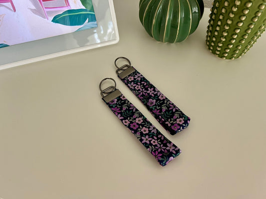 Wristlet Flower Violet