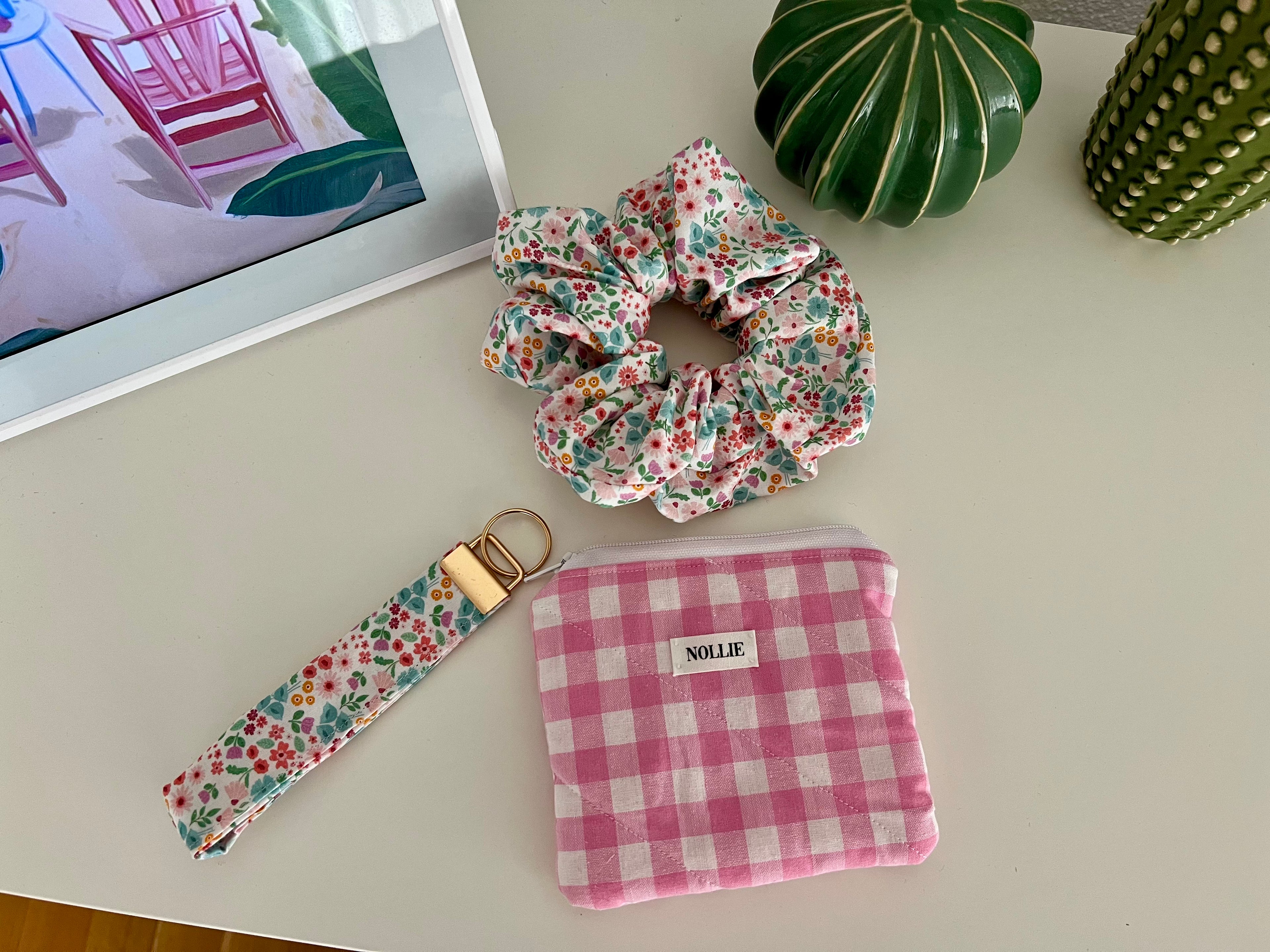 Wristlet Flower Pink