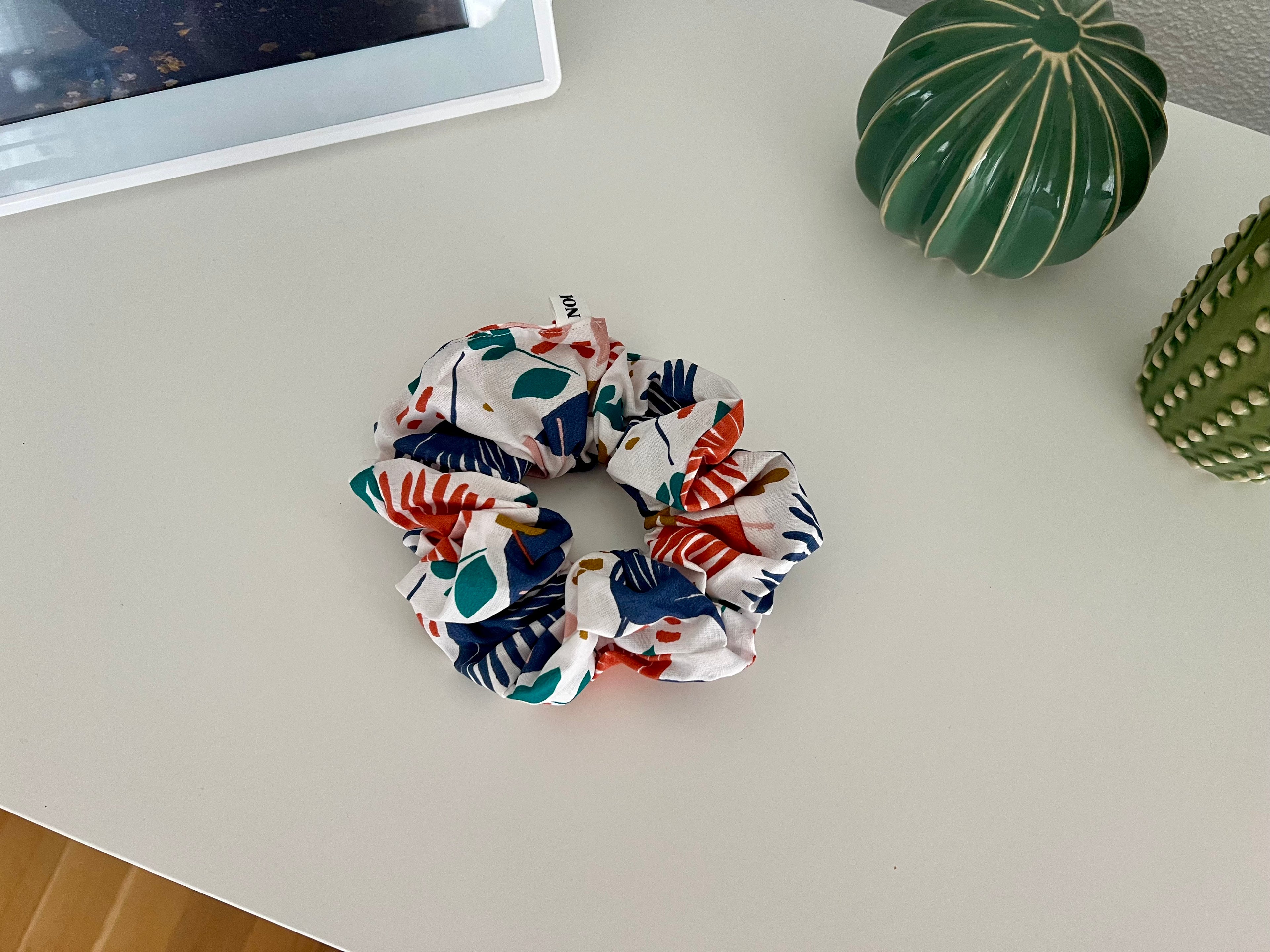 XL Scrunchie Tropical