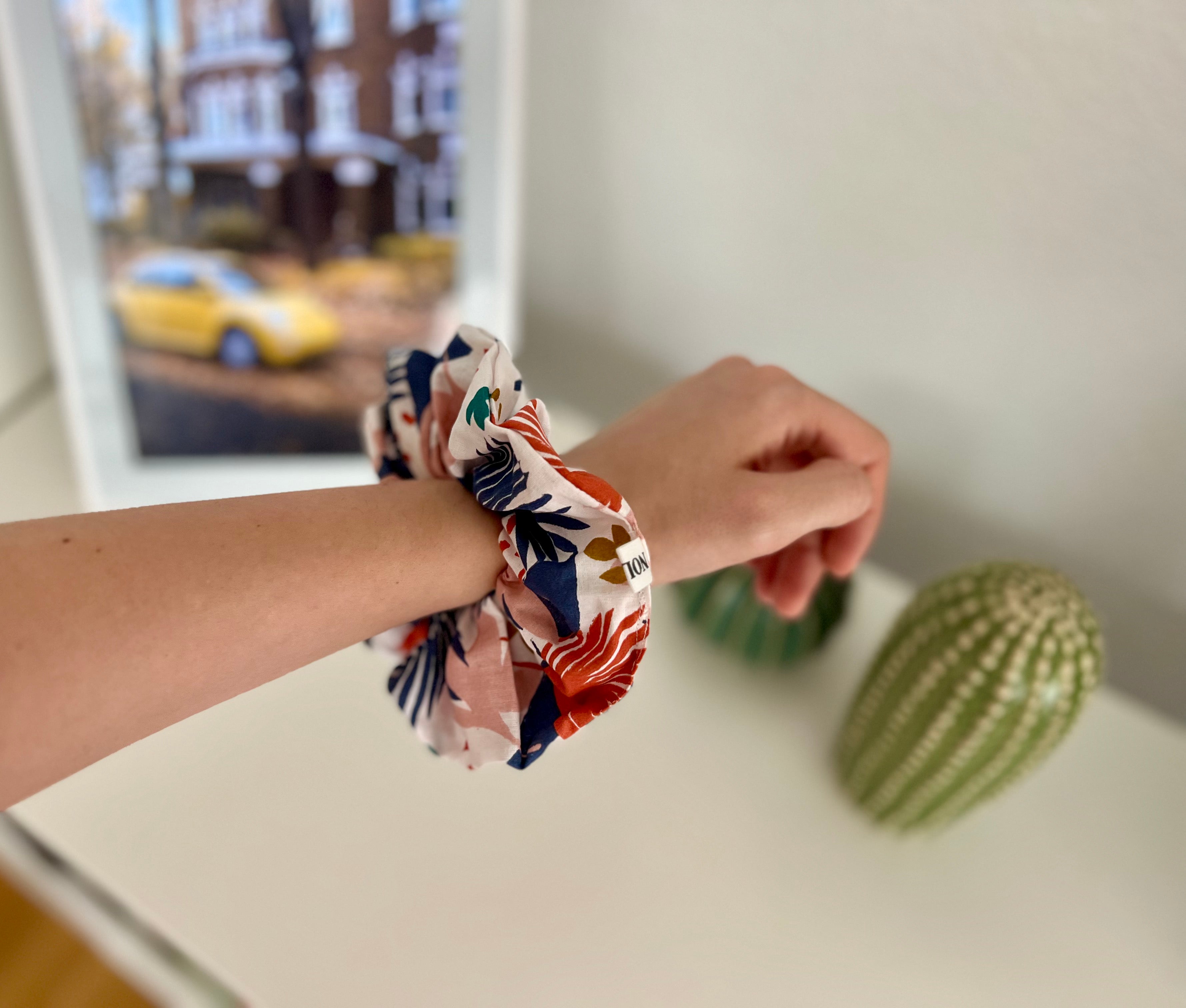 XL Scrunchie Tropical