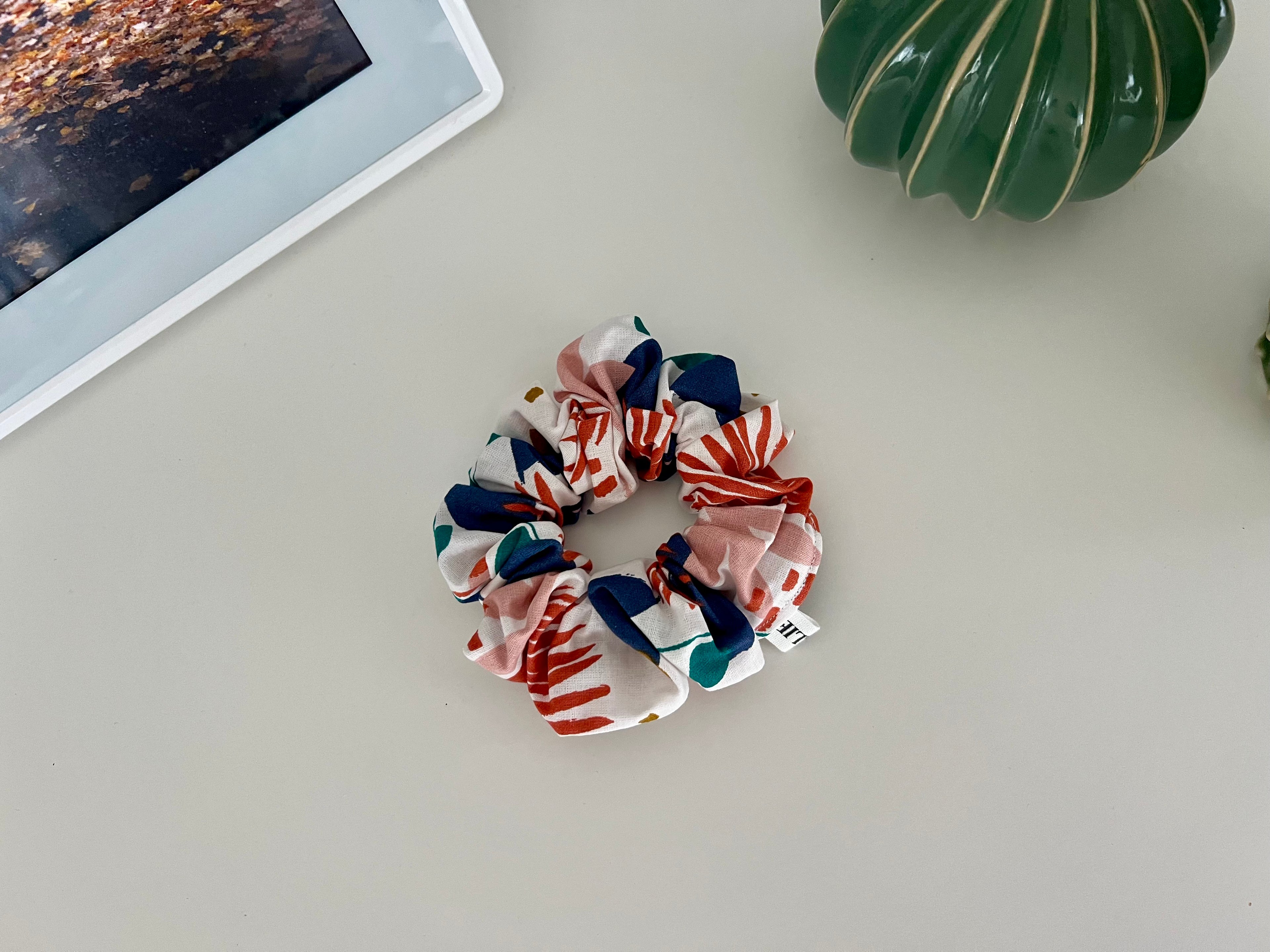 M Scrunchie Tropical