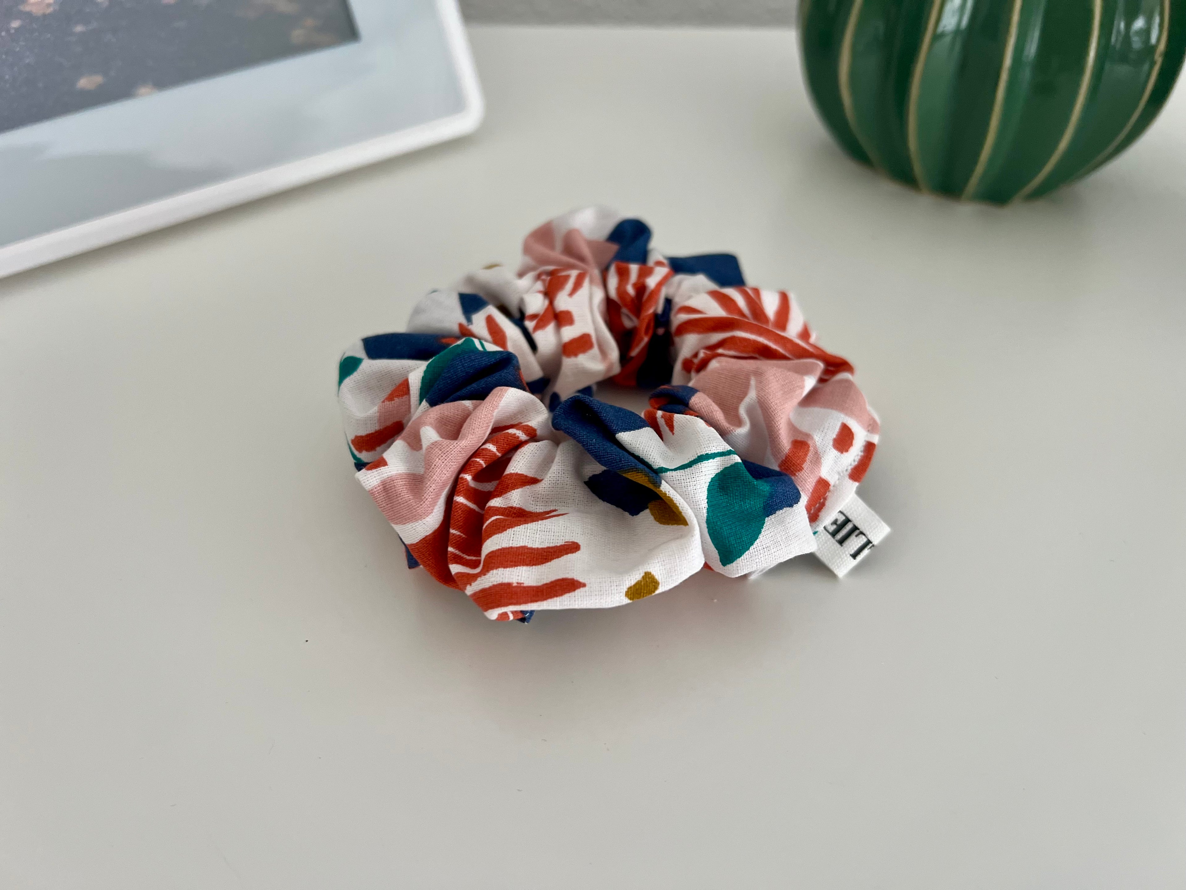 M Scrunchie Tropical