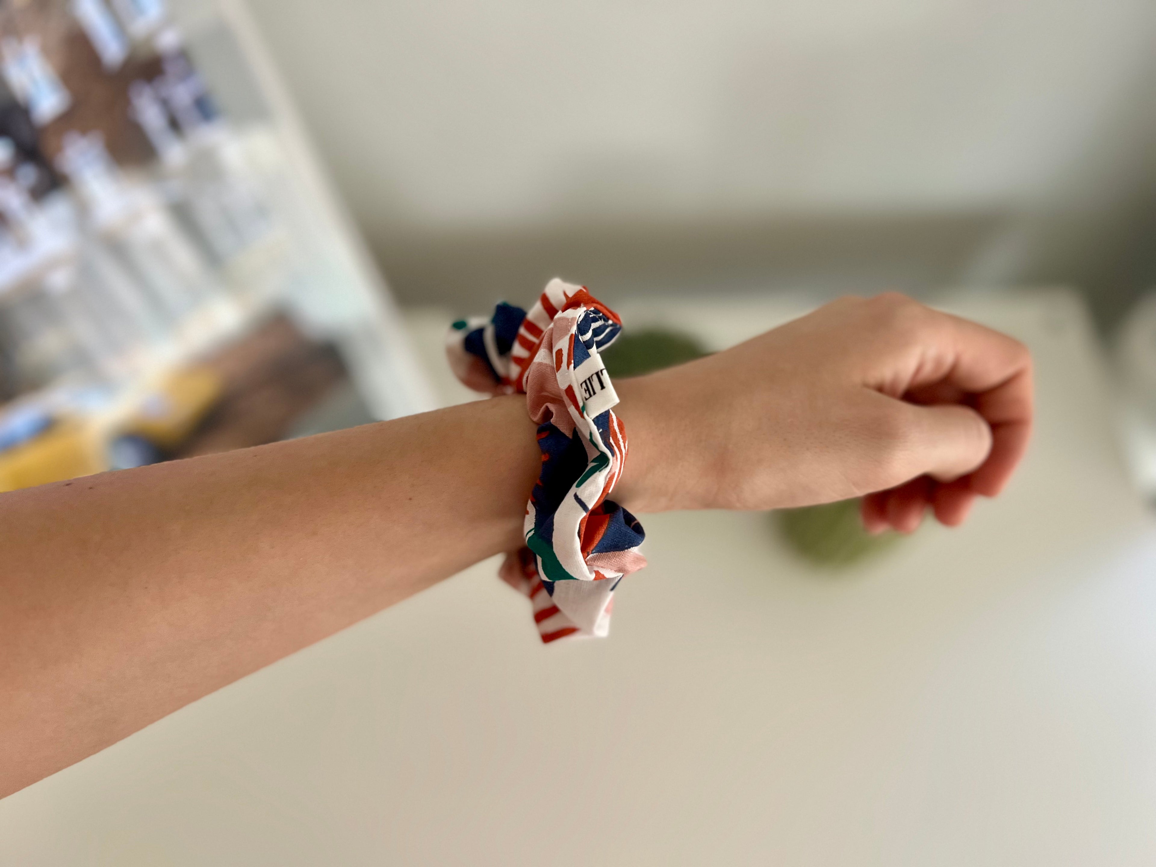 M Scrunchie Tropical