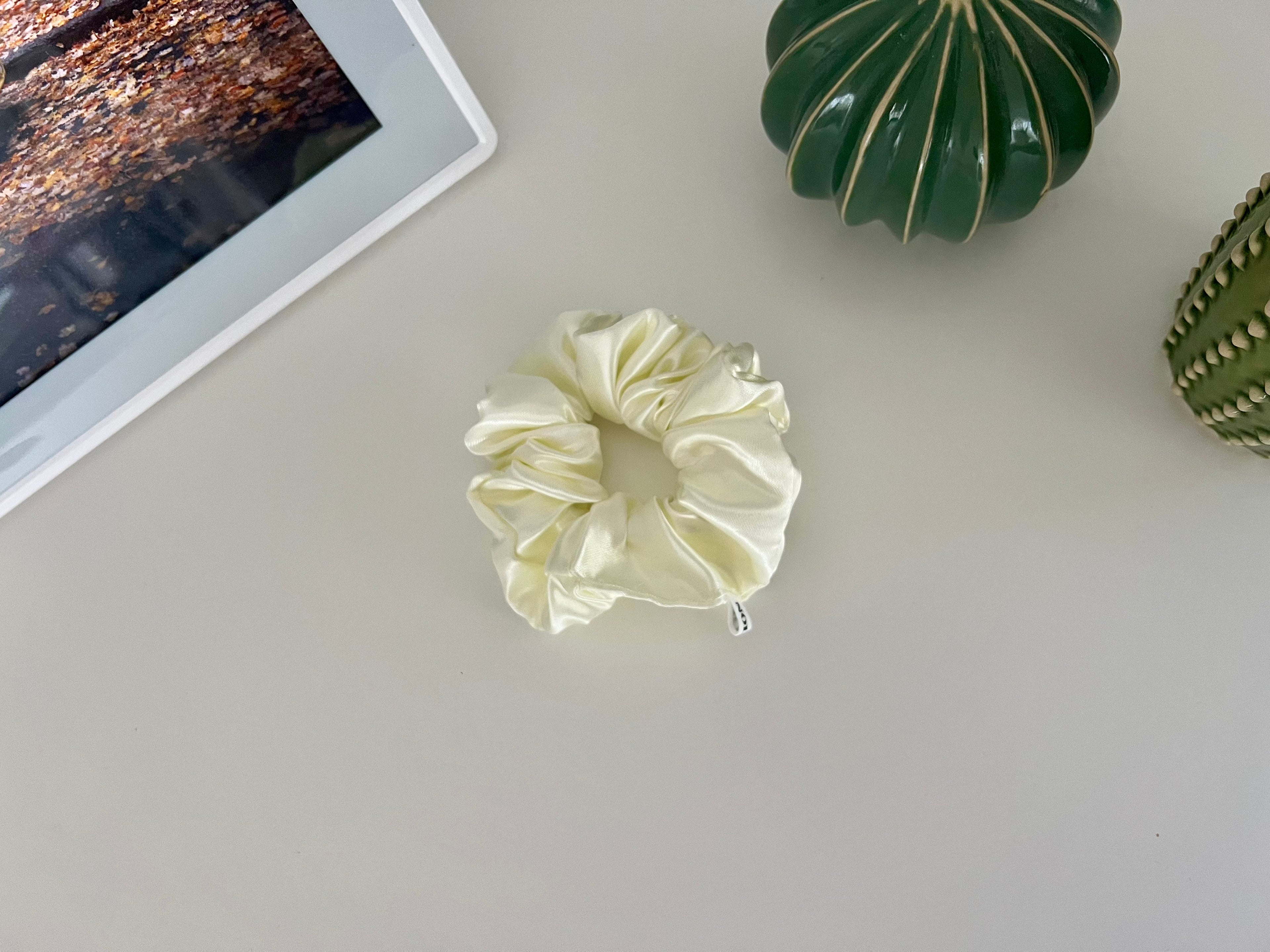 M Scrunchie Satin Champagner