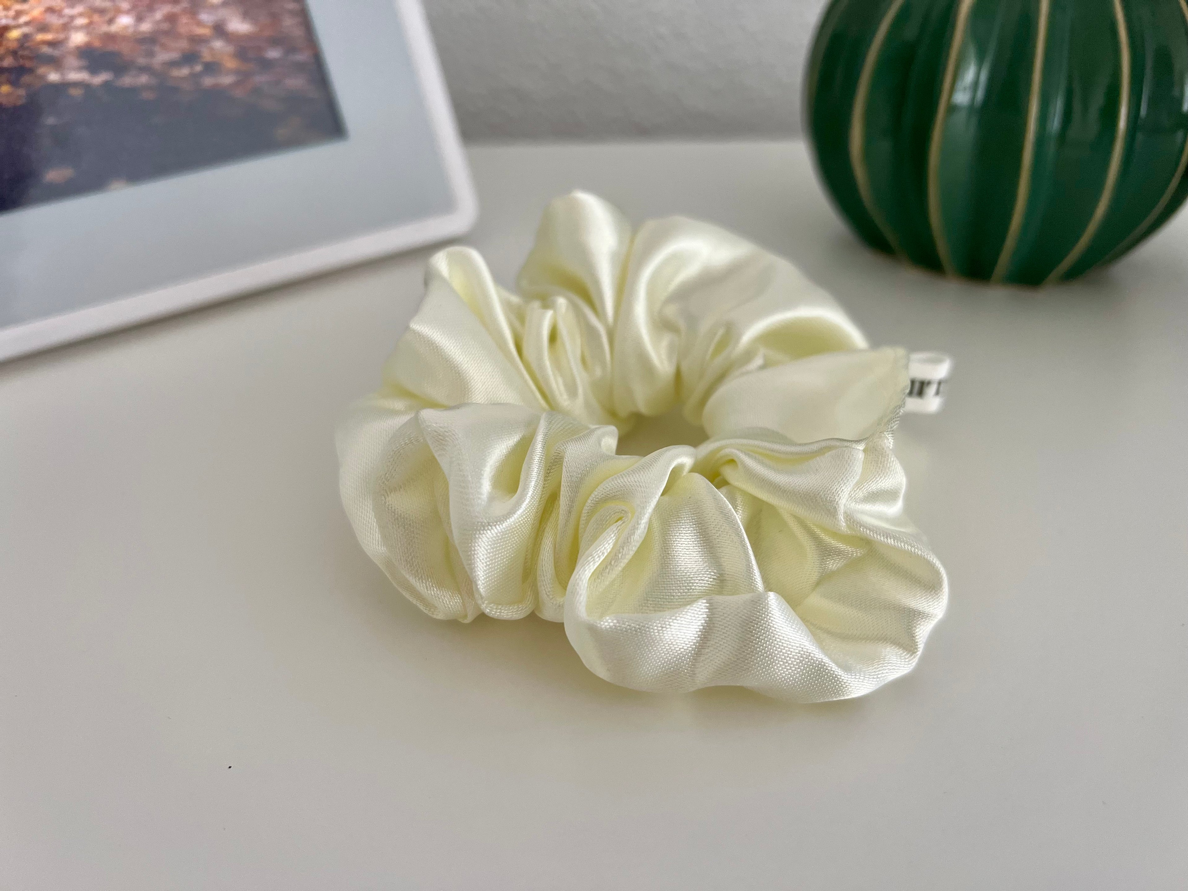 M Scrunchie Satin Champagner