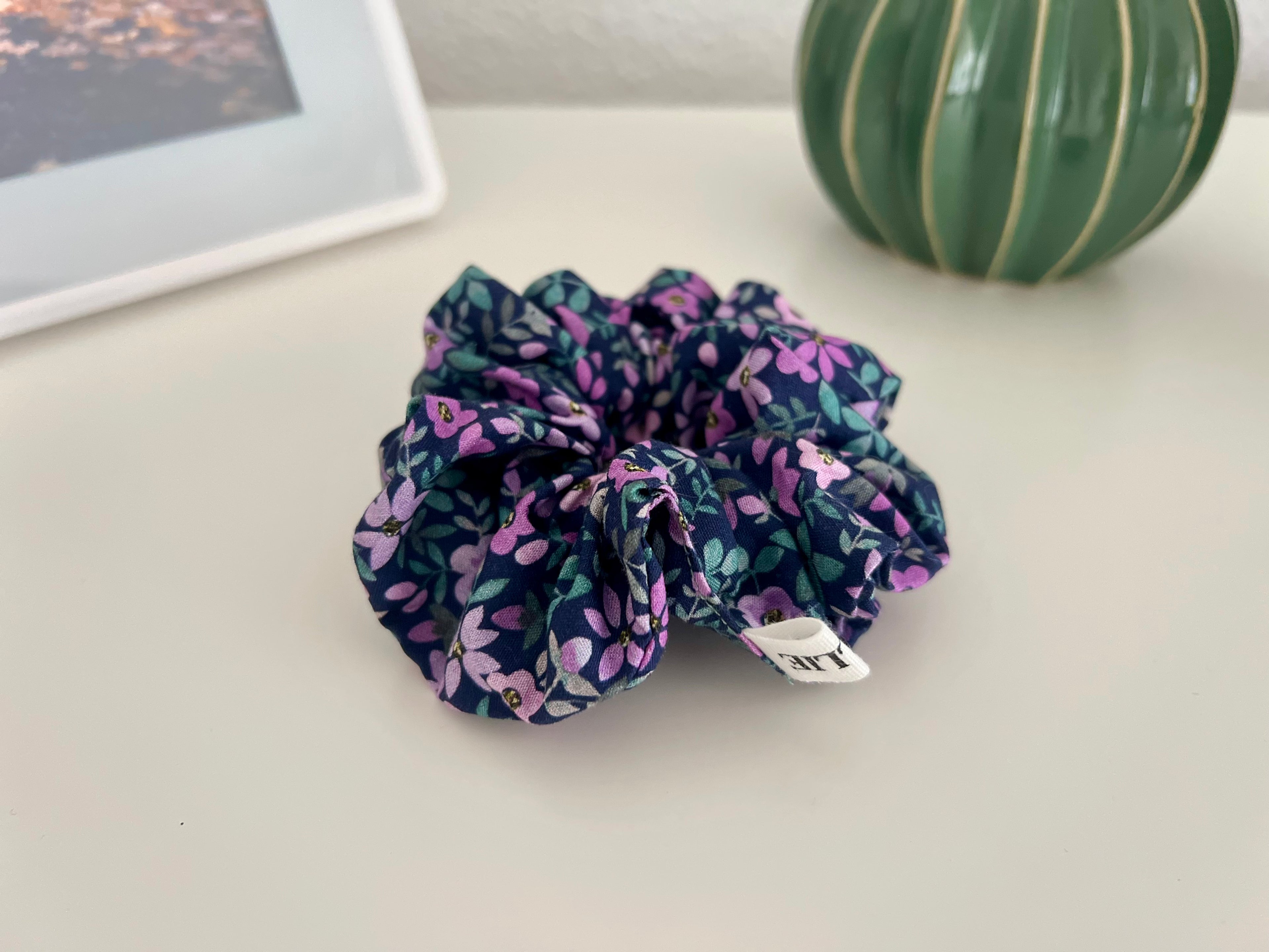 M Scrunchie Violet Flowers