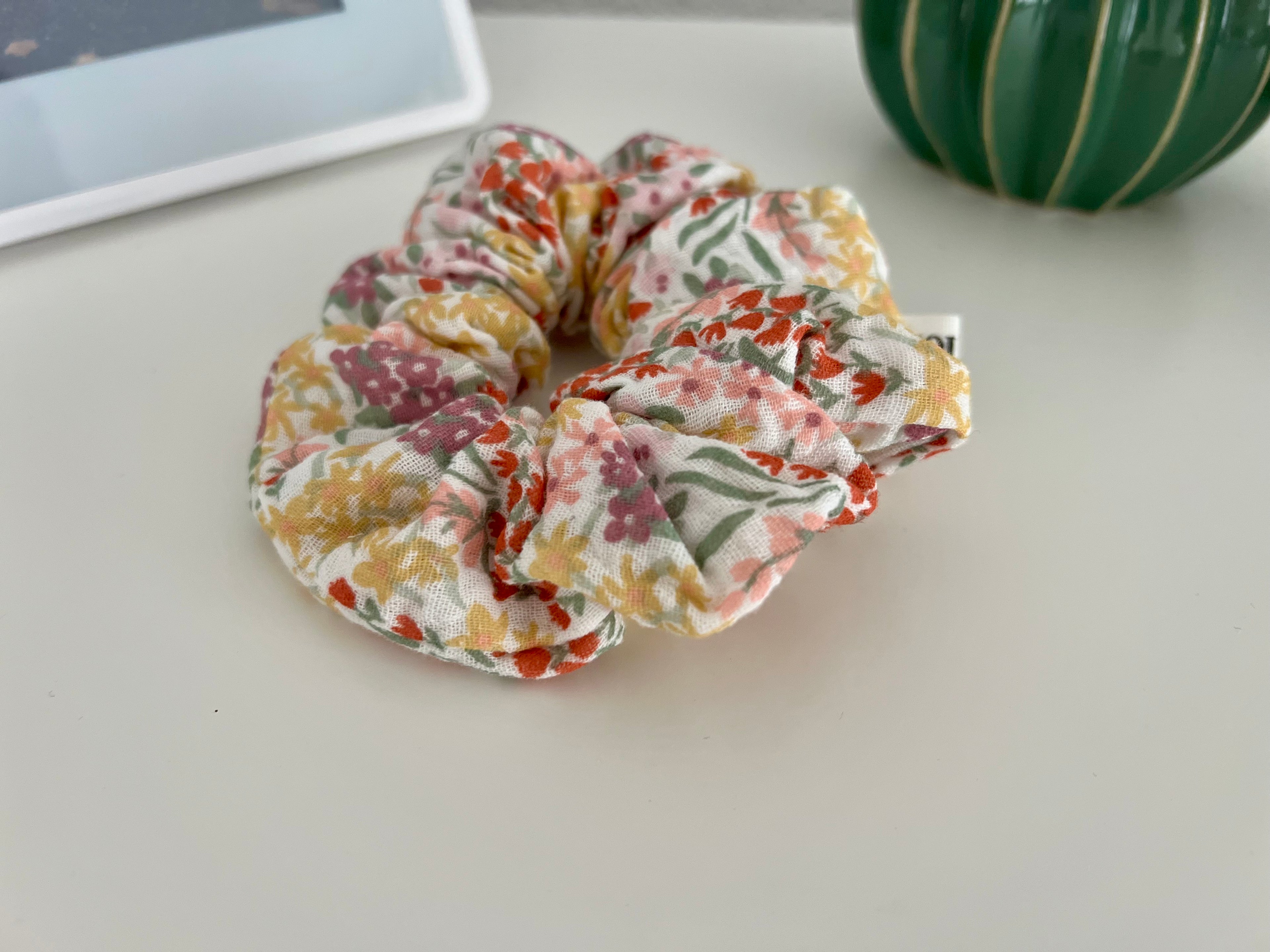M Scrunchie Muslin Orange Flowers