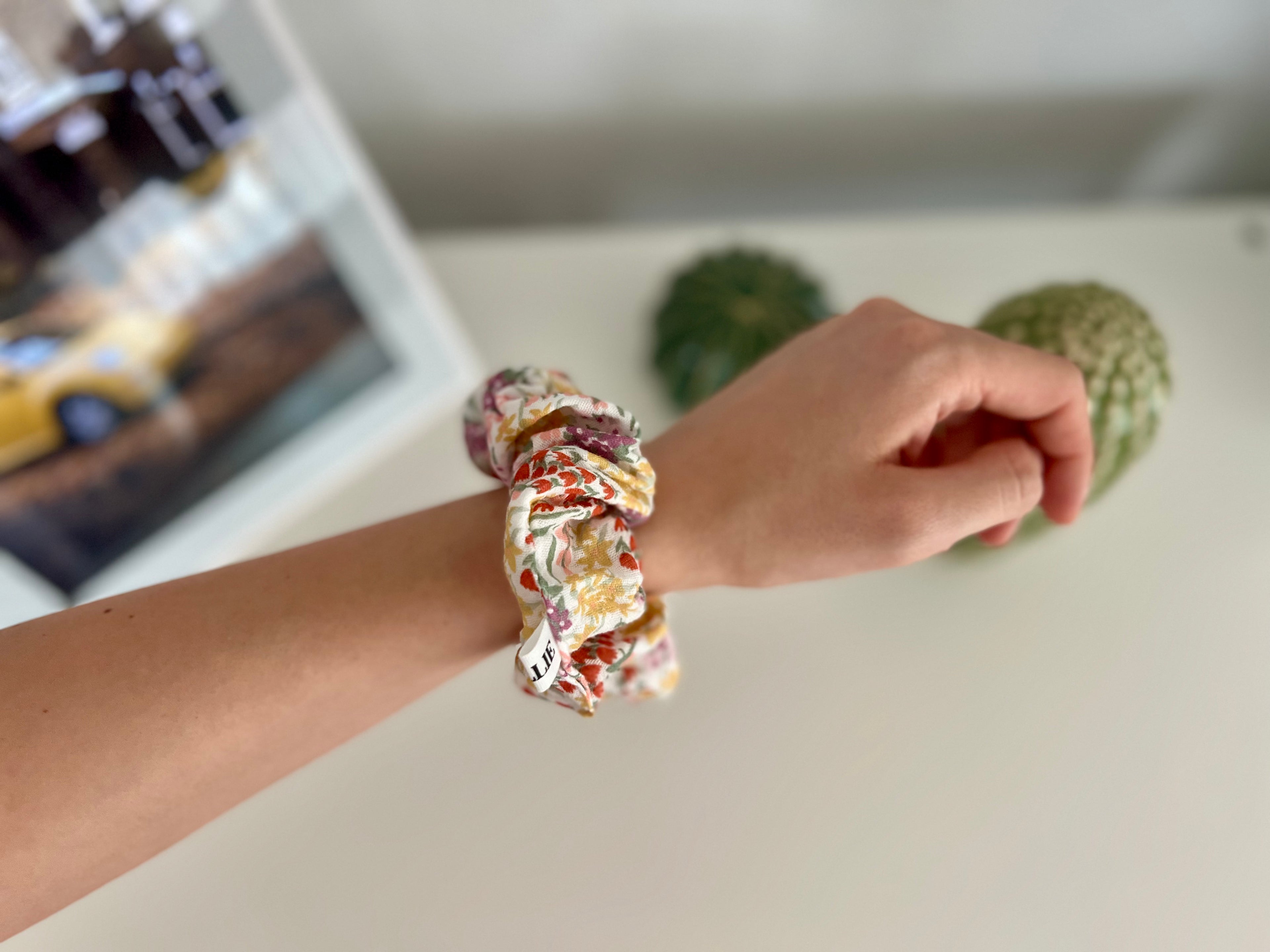 M Scrunchie Muslin Orange Flowers